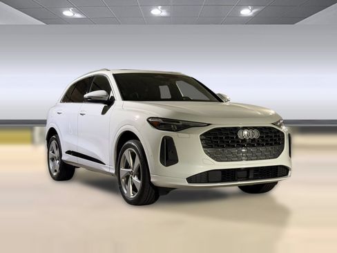 Certified 2025 Audi Q5 Premium Plus w/ Premium Plus AWD/4WD image 7