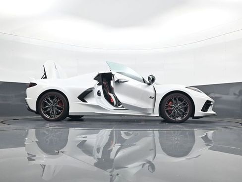 Used 2023 Chevrolet Corvette Stingray Premium Conv w/ Z51 Performance Package RWD image 36