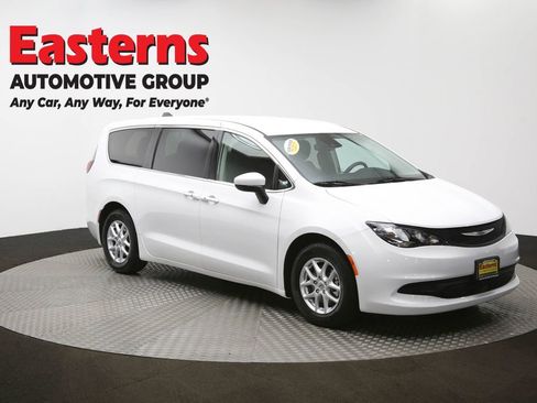 Used 2023 Chrysler Voyager LX image 49