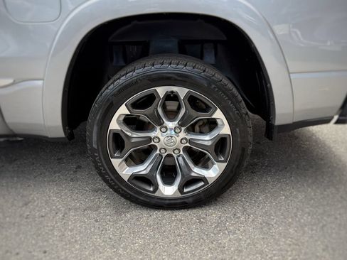 Used 2022 RAM 1500 Limited AWD/4WD image 16