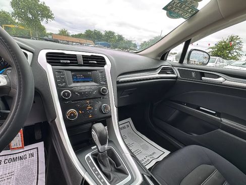 Used 2014 Ford Fusion SE FWD image 18