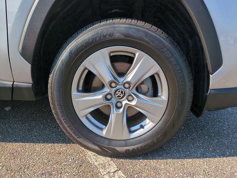 Used 2023 Toyota RAV4 LE AWD/4WD image 11