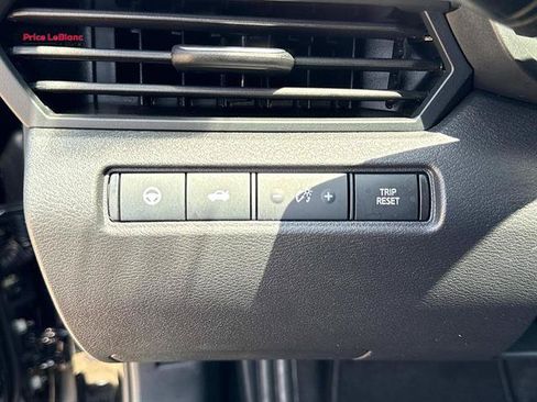 Used 2025 Nissan Altima 2.5 SL AWD/4WD image 19