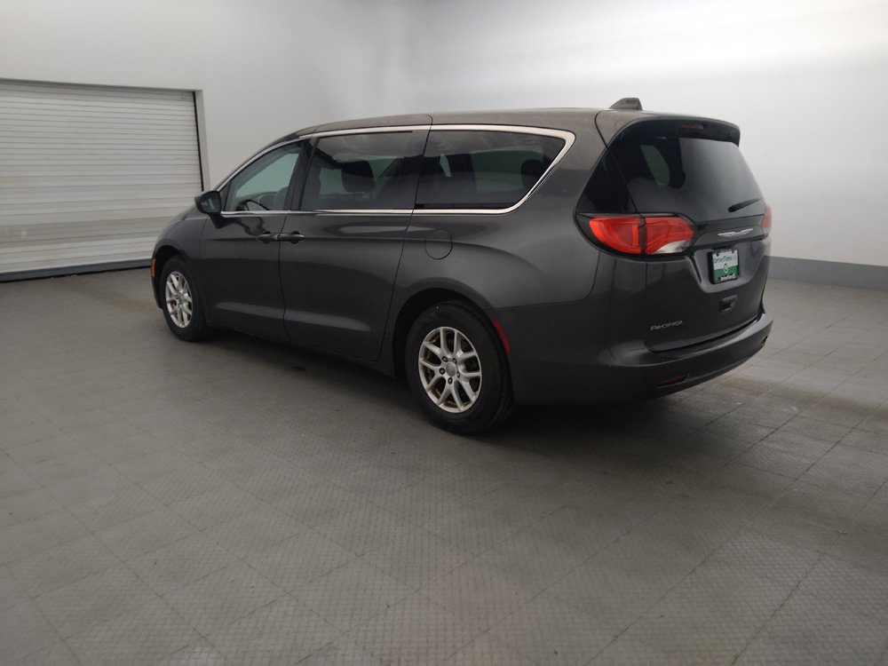 Used 2017 Chrysler Pacifica Touring FWD image 3