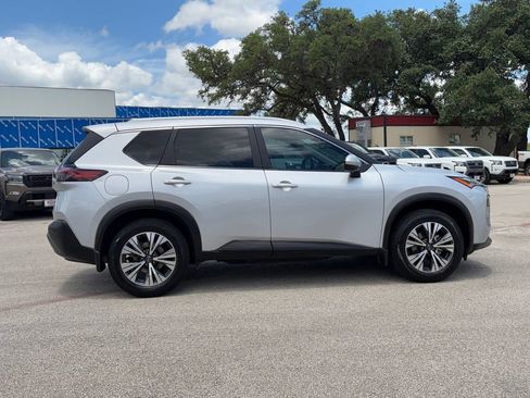 Used 2022 Nissan Rogue SV w/ SV Premium Package FWD image 4