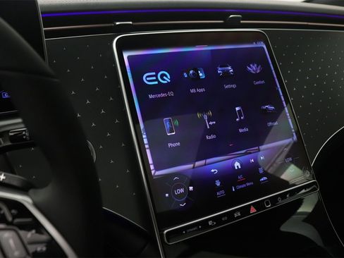 Used 2026 Mercedes-Benz EQE 320 4MATIC SUV image 6