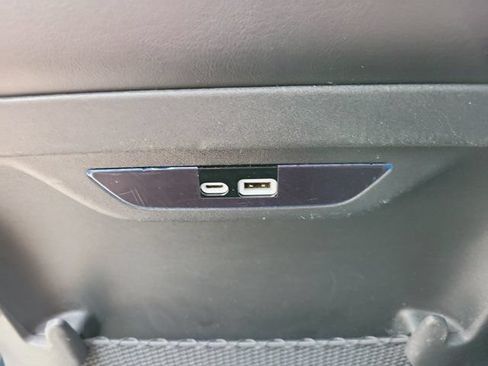 Used 2024 Chrysler Pacifica Touring-L FWD image 18