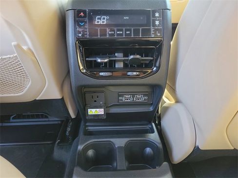 New 2025 Jeep Grand Cherokee L Limited w/ Luxury Tech Group II image 10