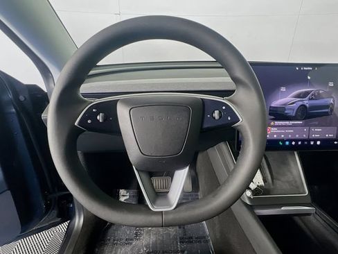 Used 2026 Tesla Model Y Long Range RWD image 15