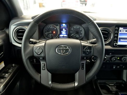 Used 2020 Toyota Tacoma TRD Off-Road AWD/4WD image 18