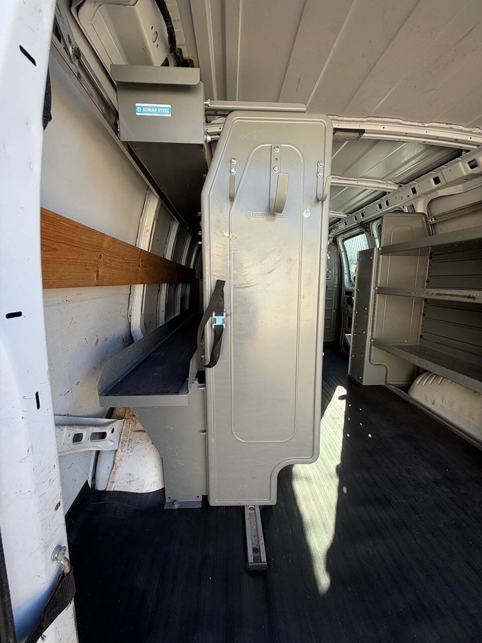 Used 2015 Chevrolet Express 2500 RWD image 50