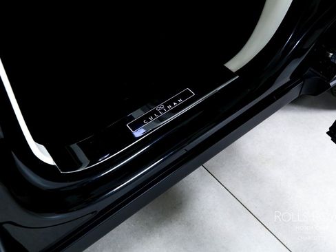 Used 2021 Rolls-Royce Cullinan Black Badge AWD/4WD image 26