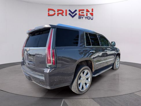 Used 2018 Cadillac Escalade Luxury RWD image 5