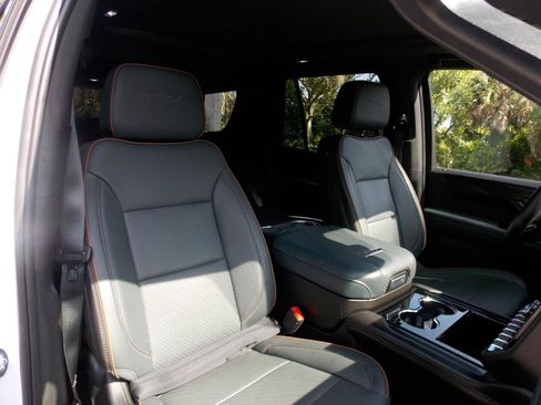 Used 2025 GMC Yukon AT4 w/ AT4 Premium Package AWD/4WD image 14