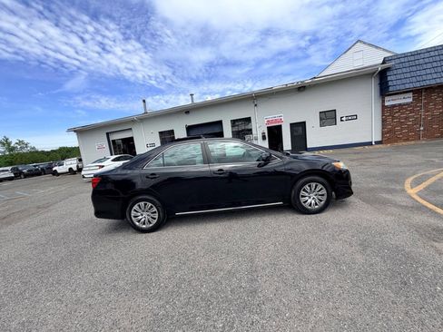 Used 2014 Toyota Camry LE FWD image 19