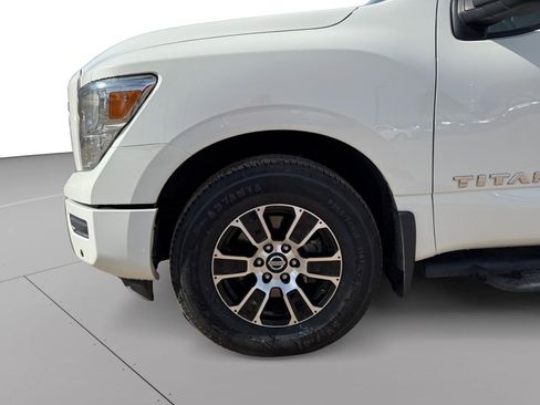 Used 2022 Nissan Titan SV w/ SV Convenience Package image 9