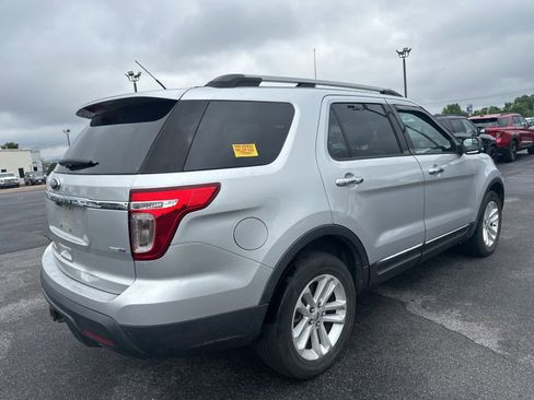 Used 2014 Ford Explorer XLT w/ Equipment Group 201A AWD/4WD image 3