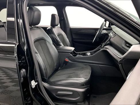 Used 2023 Jeep Grand Cherokee Altitude AWD/4WD image 8