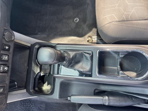 Used 2018 Toyota Tacoma TRD Off-Road image 15