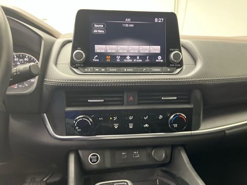 Used 2023 Nissan Rogue S image 15