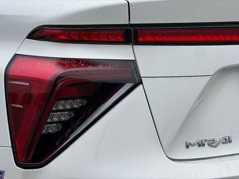 Certified 2018 Toyota Mirai image 32