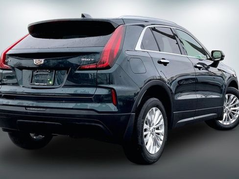 Used 2024 Cadillac XT4 Luxury w/ Cold Weather Package image 13