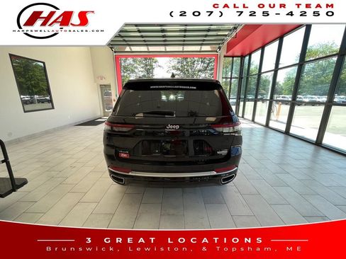 Used 2023 Jeep Grand Cherokee Summit w/ Adv Protech Group IV AWD/4WD image 5