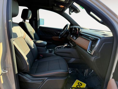 Used 2023 GMC Canyon AT4 w/ Technology Package image 19