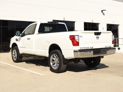 Used 2017 Nissan Titan SV image 7
