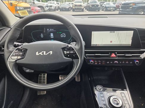 Used 2023 Kia Niro SX Touring FWD image 13