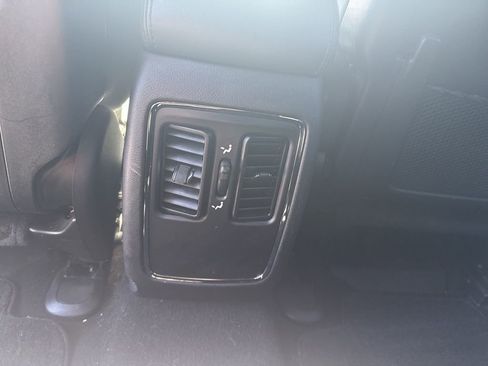 Used 2019 Jeep Grand Cherokee Laredo image 9