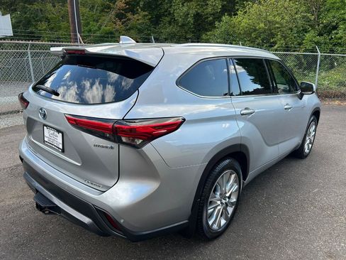 Used 2021 Toyota Highlander Limited AWD/4WD image 5