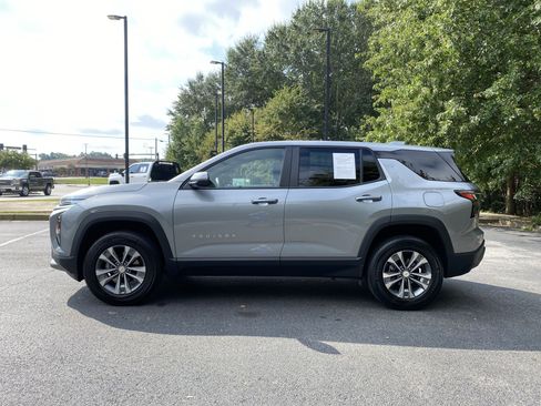 Used 2026 Chevrolet Equinox LT FWD image 6