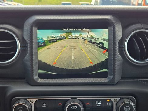 Used 2023 Jeep Wrangler Unlimited Rubicon 4xe AWD/4WD image 23