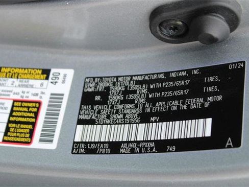 Certified 2024 Toyota Sienna XLE image 17