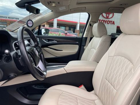 Used 2022 Buick Enclave Avenir w/ Avenir Technology Package FWD image 10