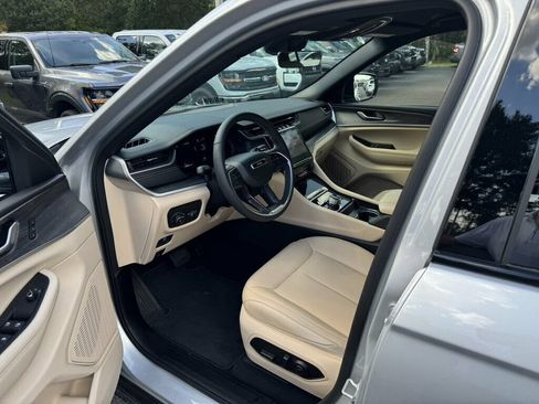 Used 2025 Jeep Grand Cherokee L Limited w/ Trailer Tow Package AWD/4WD image 3