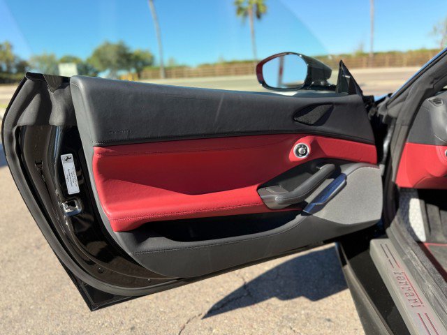 Used 2019 Ferrari Portofino RWD image 8