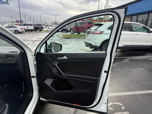 Used 2021 Volkswagen Tiguan SE image 26