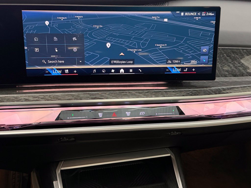 Used 2023 BMW i7 xDrive60 w/ Parking Assistance Package AWD/4WD image 16
