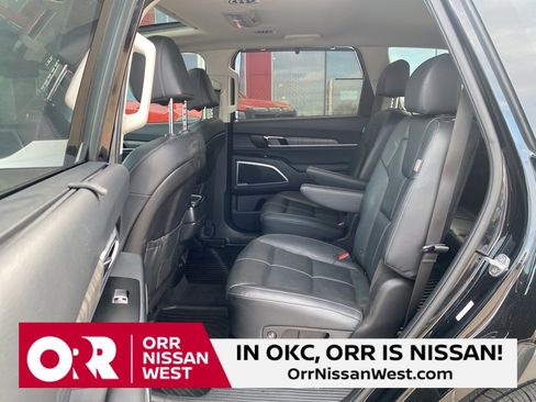 Used 2024 Kia Telluride EX w/ EX Captain's Chair Package image 16