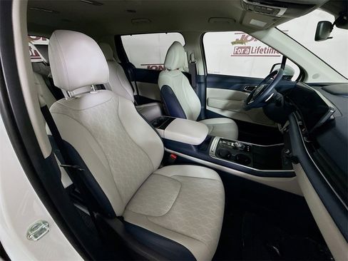 Used 2026 Kia Carnival EX image 34