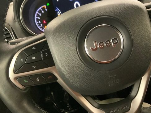 Used 2019 Jeep Grand Cherokee Overland image 23