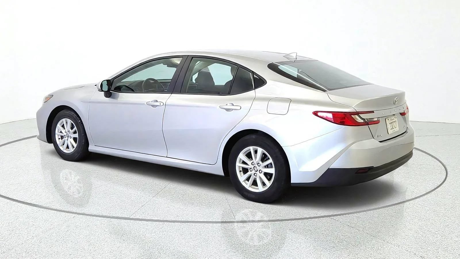 Used 2025 Toyota Camry LE FWD image 6