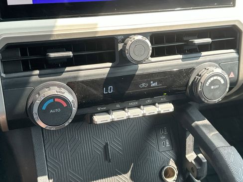 Used 2024 Toyota Tacoma TRD Off-Road image 18