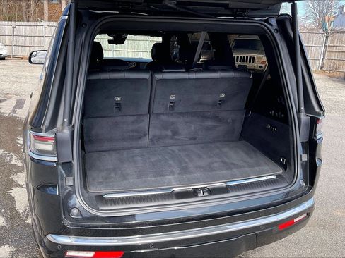 Used 2024 Jeep Grand Wagoneer Series III image 34