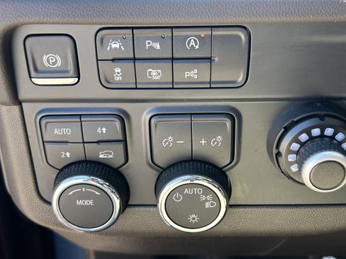 Certified 2025 Chevrolet Suburban LS AWD/4WD image 15