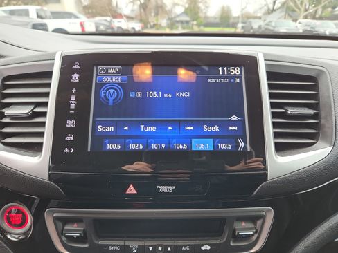 Used 2017 Honda Pilot Touring image 12