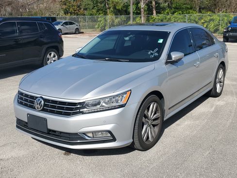 Used 2017 Volkswagen Passat 1.8T SEL Premium image 3