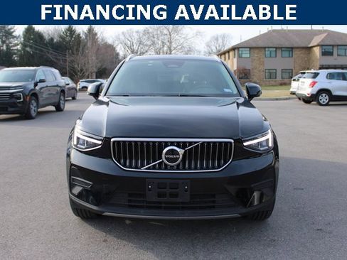 Used 2025 Volvo XC40 B5 Core image 3